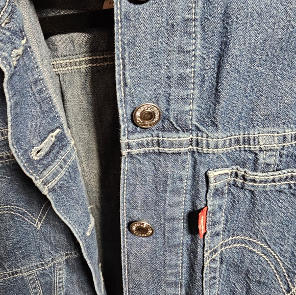 Levi's light weight women's cropped jacket - Picture 3 of 7